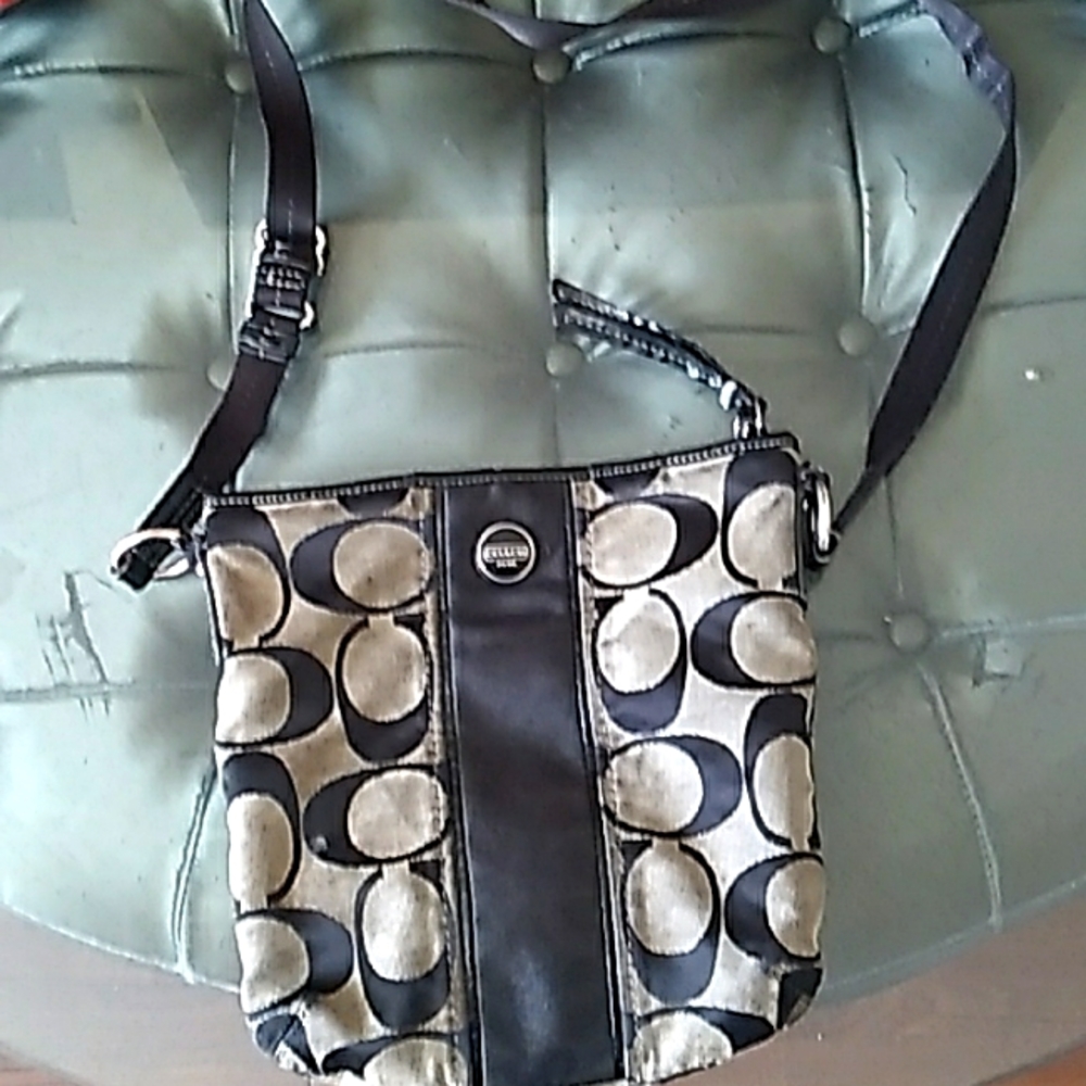 Im selling a coach bag